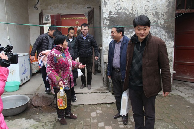 通许县委常委统战部长潘磊走访慰问少数民族困难群众及民族宗教界代表